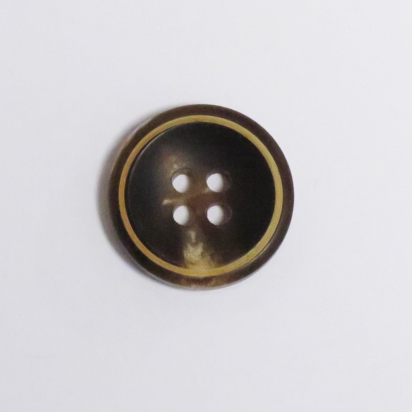K129 - 15 mm Horn mat brun/beige