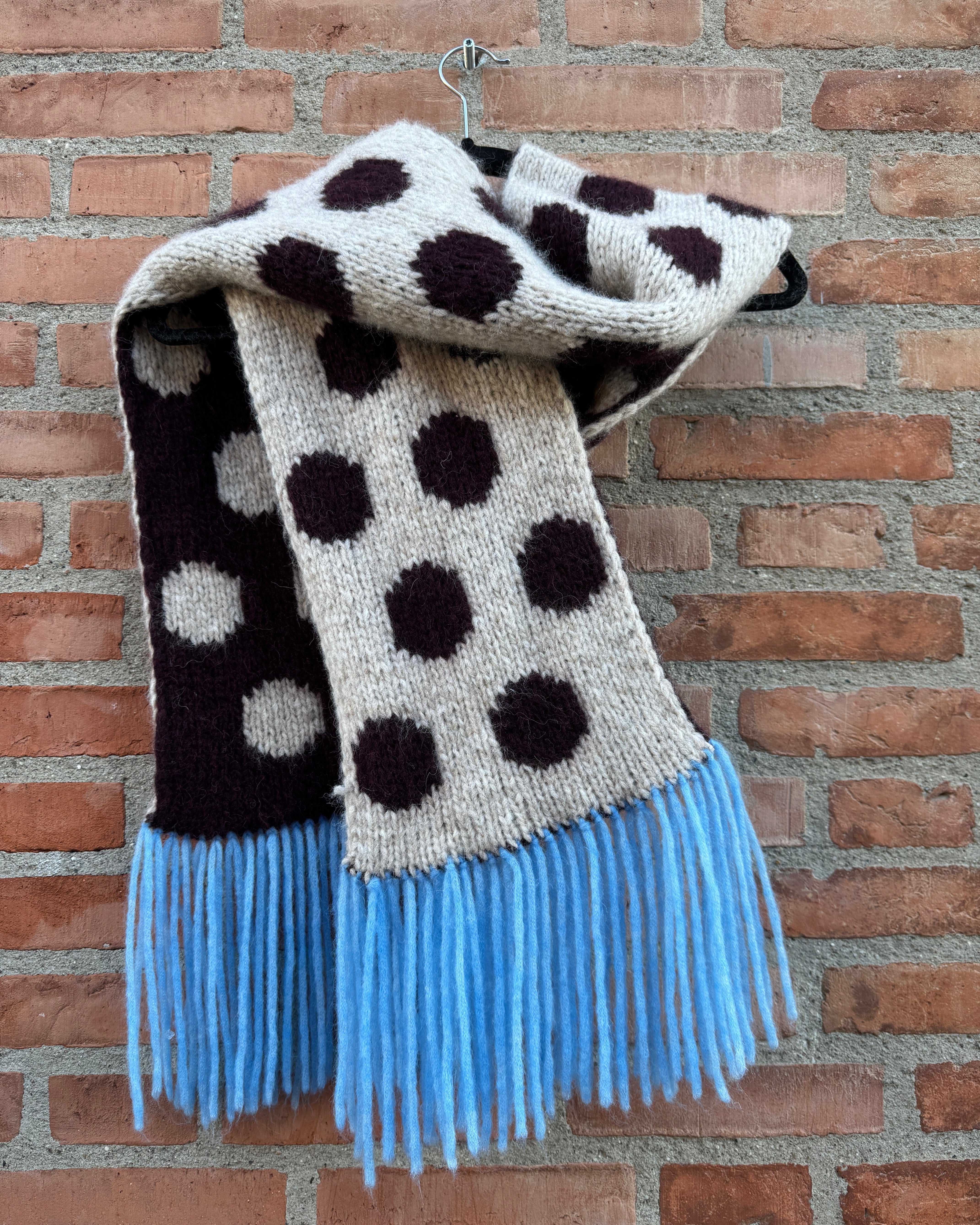 Big Dot Scarf Strikkeopskrift