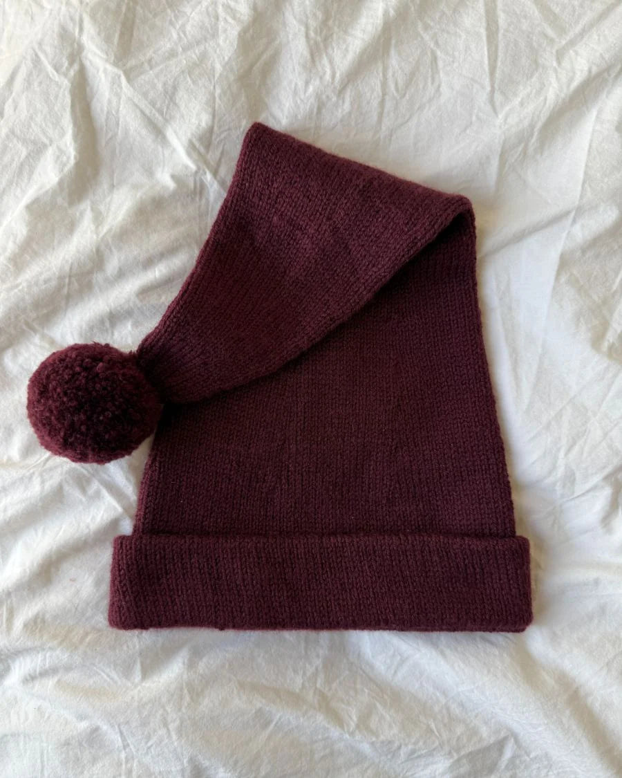 PetiteKnit Oslo hue Christmas Edition Sandnes Double Sunday 4372 Dyp Burgunder