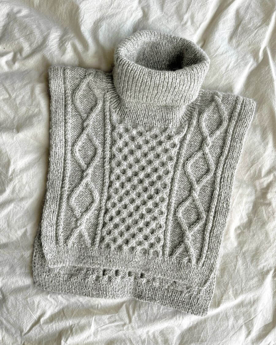 PetiteKnit Dagmar Neck Sandnes Tynn Peer Gynt _ Tynn Silk Mohair _ Atlas Isager Alpaca 1 Silk Mohair _ 2-trådet fra Tippen
