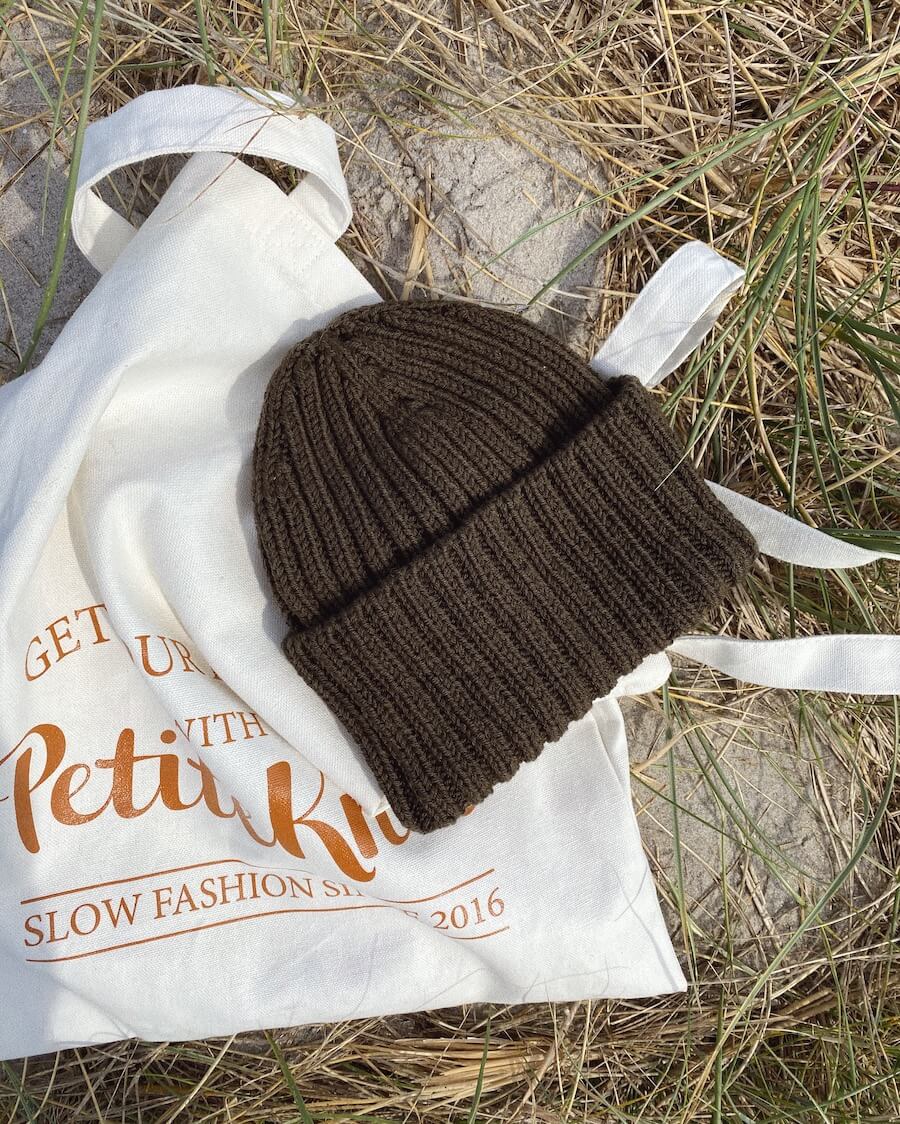 PetiteKnit Hipsterhuen brun 1