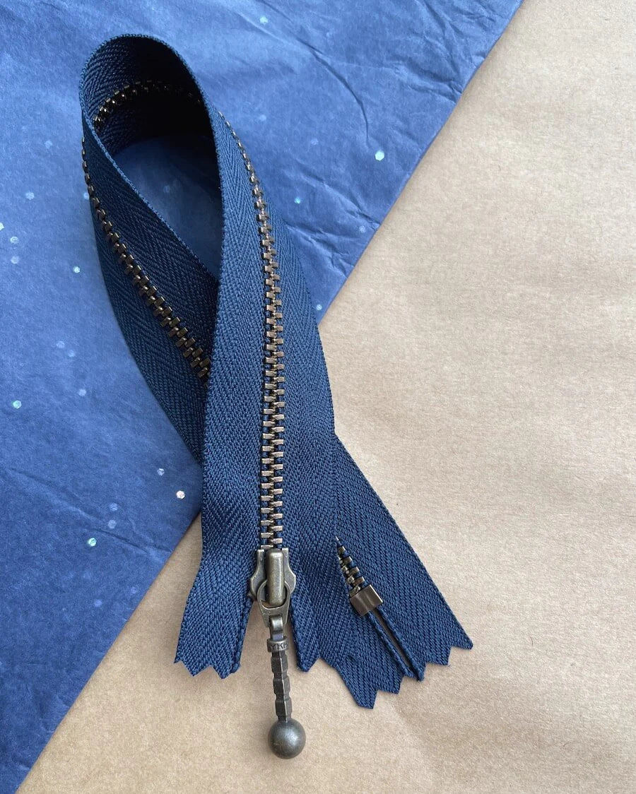 Petiteknit Lynlås 23 cm Navy