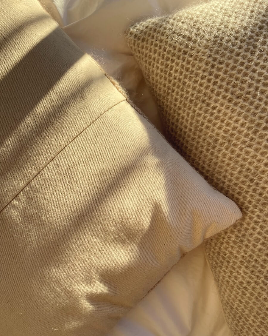 PetiteKnit Honey Pillow 40x40 6