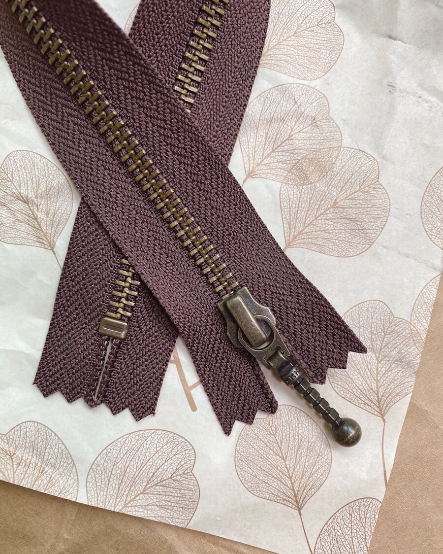 Petiteknit Lynlås 35 cm Chokoladebrun